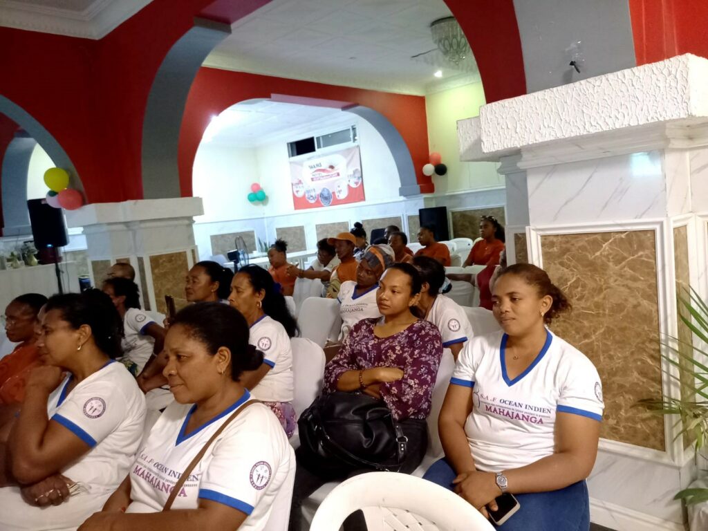 Participants réunis lors de la célébration officielle
